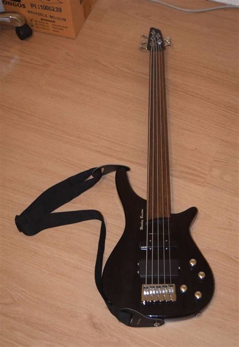 Fretless Bass Guitar 5 String In Black Harley Benton In Mitcham