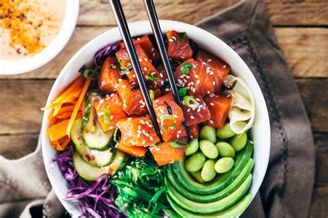 Sometimes stylized 'poké' to aid pronunciation) is diced raw fish served either as an appetizer or a main course and is one of the main dishes of native hawaiian cuisine. 10 x Makkelijke & Snelle Poké Bowl Recepten | GIRLS WHO ...