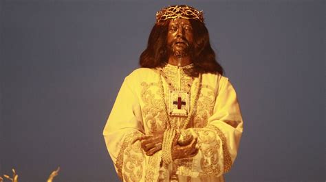 En un informe de la comunidad de madrid de marzo de 2006, se cifra el número de personas de origen extranjero en alcalá de henares en 36 888. El cristo de Medinaceli se viste de blanco | Madridiario