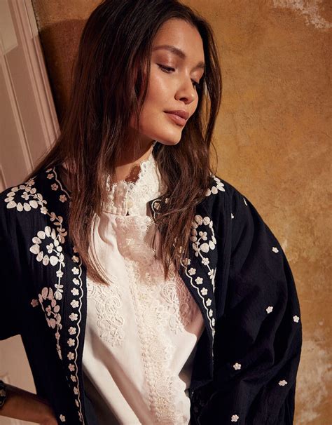 Floral Embroidered Jacket In Organic Cotton Black Casualwear