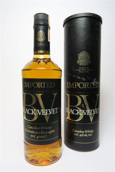 Black Velvet Blended Canadian Whisky Distilled 1974 40 70cl Old