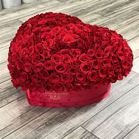 200 Red Roses In A Heart Shaped Box In Encino Ca La Fleur Eclose