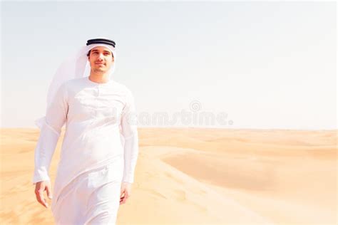 Young Arabian Man In The Desert Stock Photo Image Of Robe Agal