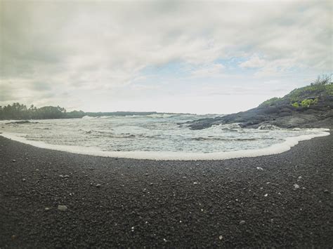 How To Visit The Punaluu Black Sand Beach On The Big Island Punaluu Beach Black Sand Beach