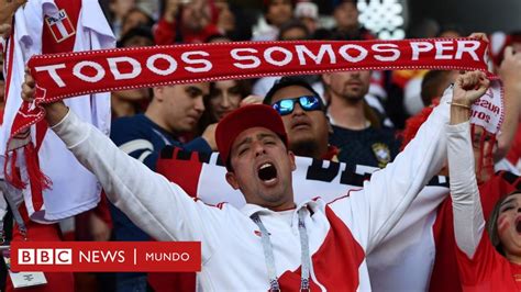 Rusia 2018 La Apasionada Hinchada De Perú Que Vistió De Blanquirrojo