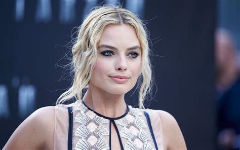 Margot Robbie Brands Controversial Vanity Fair Interview ‘really Weird London Evening