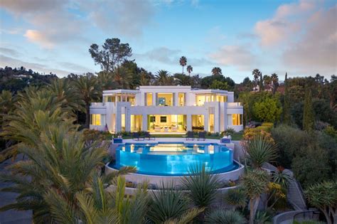 Newly Rebuilt Contemporary Estate In Beverly Hills Hit Market