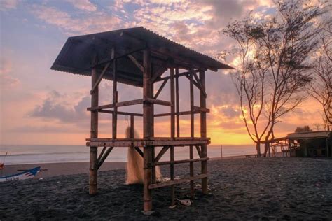 10 Potret Pantai Kuwaru Yogyakarta Suguhkan Sunset Epik