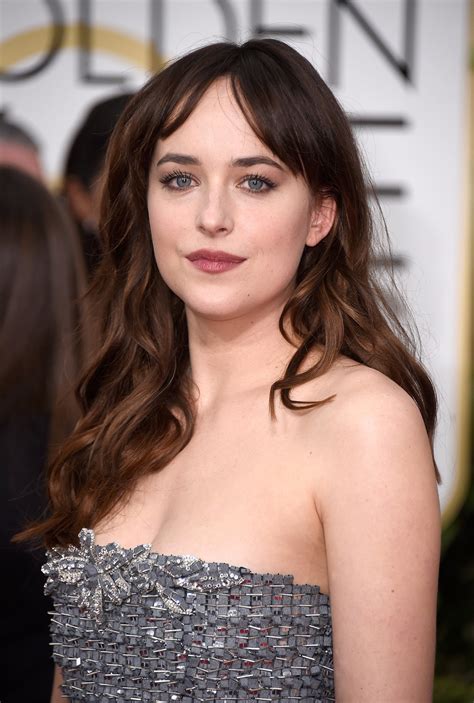 Dakota Johnson All The Golden Hair And Makeup Looks From The Red