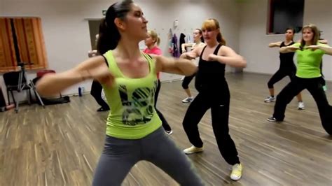 Zumba Dance Workout For Beginners Step By Waka