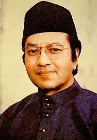 Mahathir bin mohamad, prime minister of malaysia. Tun Dr Mahathir Mohamad,Perdana Menteri Malaysia Keempat ...