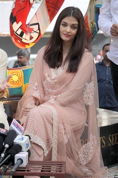 sexy bollywood celebrity pictures — aishwarya rai looks gorgeous at the paradise dress indian