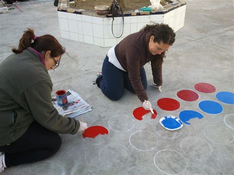 Los beneficios de los juegos de patio a la hora del recreo, especialmente cuando se dispone de espacios amplios al aire libre, son múltiples para los niños y adolescentes. EDUCACIÓN INFANTIL VICTORIA DÍEZ: JUEGOS DE PATIO