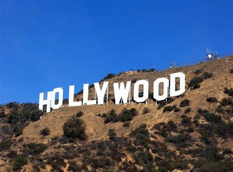 Nápis Hollywood Oslaví Stovku V Novém Kabátu 941cz