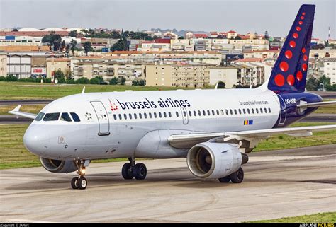 Oo Ssd Brussels Airlines Airbus A319 At Lisbon Photo Id 1368997