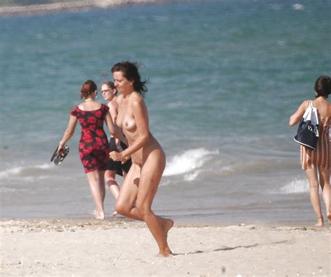 Crazy Woman Only One Nude At Beach Pict Gal