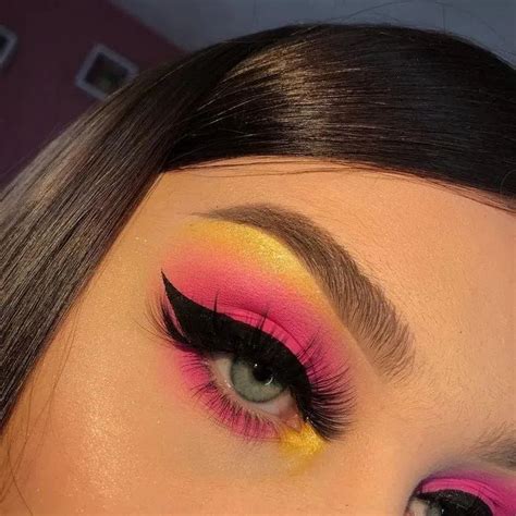 128 Colorful Eye Makeup Ideas For Summer Season In 2020 Artistry