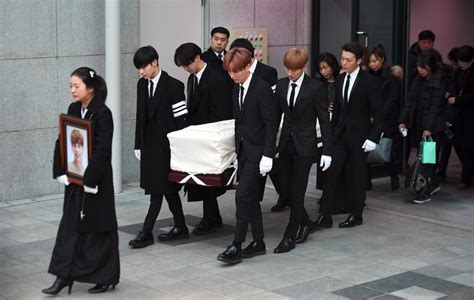 K Pop Stars Carry Jonghyuns Coffin At Funeral