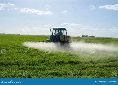 Tractor Spray Fertilize Field Pesticide Chemical Stock Image Image Of Pest Fertilize 40835683