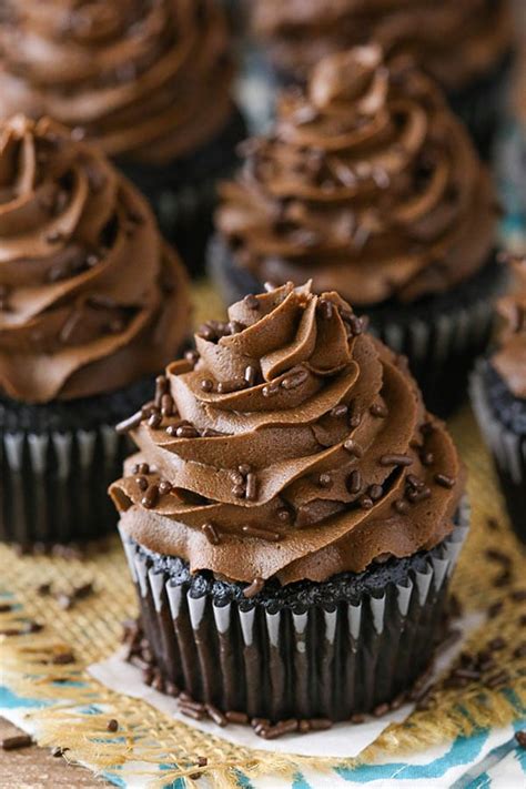 See full list on foodnetwork.com Moist Homemade Chocolate Cupcakes - Life Love and Sugar