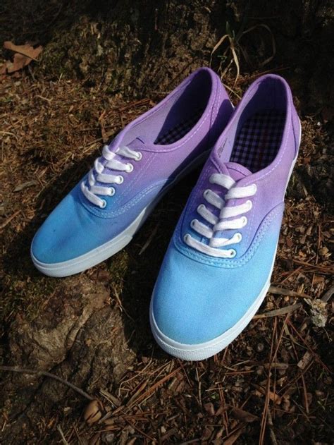 There are many unique ways to make the shoelaces on your vans look cool. DIY ombré canvas shoes - 20 DIY Makeover Sneakers Ideas | DIY | Pinterest | For women, Summer ...