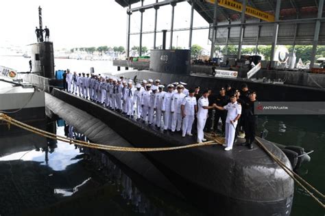 Kri nanggala (402) merupakan kapal selam kedua dalam jenis kapal selam kelas cakra dan dibawah kendali satuan kapal selam komando armada ri kawasan timur. Sertijab Komandan KRI Nanggala-402