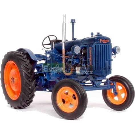 Universal Hobbies 2638 Fordson Major E27n Vintage Tractor
