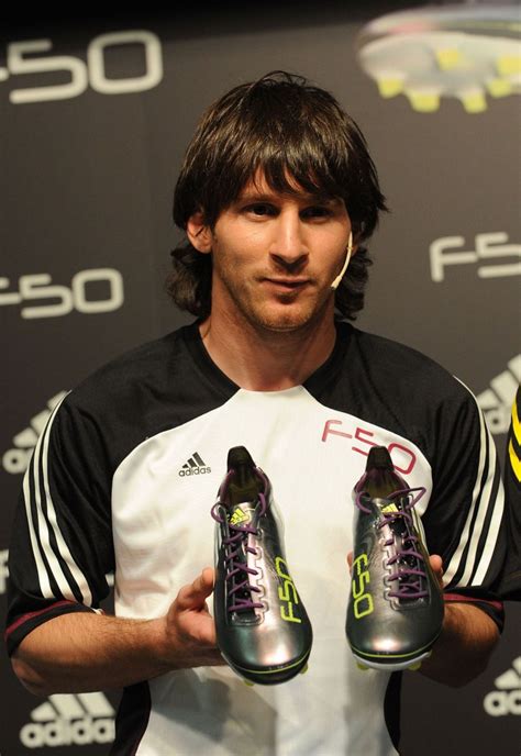 Bild Lionel Messi Mit Seinem Adidas Fußballschuh F50 Adizero