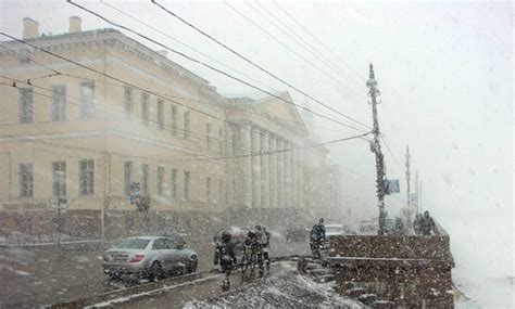 Завтра в воскресенье на Петербург обрушится снегопад с сильным ветром