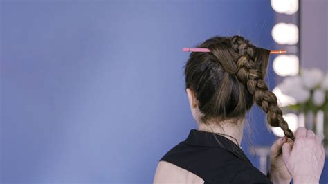 7 Hairstyling Hacks Using A Pencil These Gorgeous Hair Looks Will