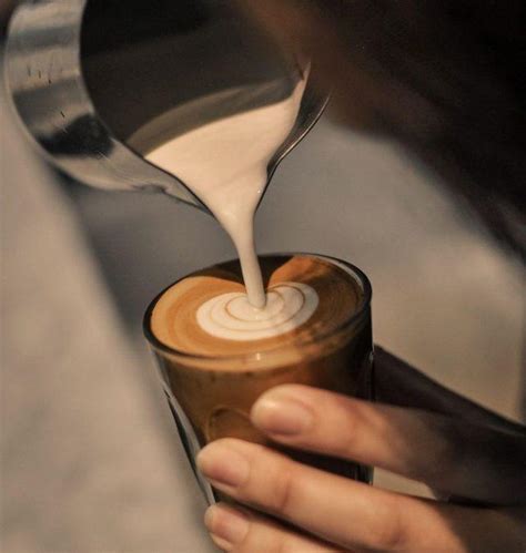 咖啡拉花基础：关于打奶的14个关键步骤，打得一手好奶泡才能玩拉花 知乎
