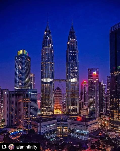 Petronas Twin Towers In Kuala Lumpur Wilayah Persekutuan Malaysia