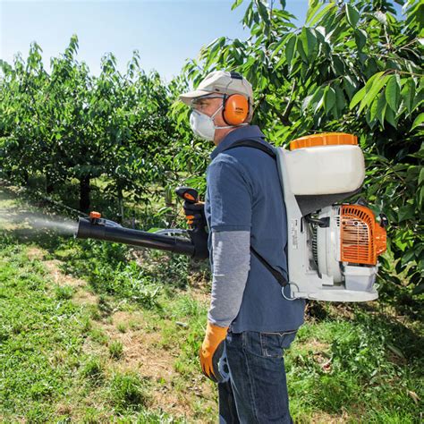 Whether you maintain a small urban lot or acres of land, there's a stihl blower ready to exceed your expectations. SR 200 - Light mist blower