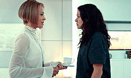 Sarah Manning In Clutch Of Greed Orphanblackzone Orphan Black Zone