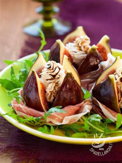 Se avete poco tempo a disposizione potete prepararla in anticipo e lasciarla riposare in frigo anche tutta la notte. Fichi farciti al formaggio | Ricetta | Ricette, Antipasti ...
