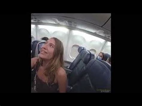 Sarasota Woman Kicked Off Plane For Not Wearing Mask Youtube