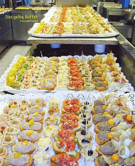 Perfect for any party, even a party of one! Gelbe Canapès | Buffet food, Food, Appetizer recipes