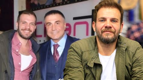 Sedat peker hakkında bir dönem patlayan ve sonra üzeri örtülen tecavüz davasının da yeniden can ataklı, köşe yazısında askerlerin, sedat peker için yürüyüş kararı görüntülerini gündeme getirmişti. Tolga Karel'den Sedat Peker paylaşımı | Magazin