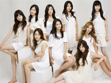 Girls Generations Debut Track Into The New World Makes