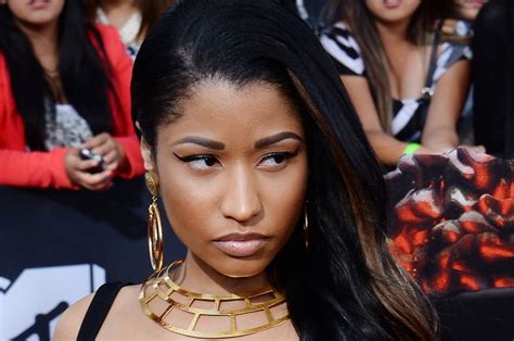 Nicki Minaj Stuns Fans With Natural Look At 2014 Mtv Movie Awards