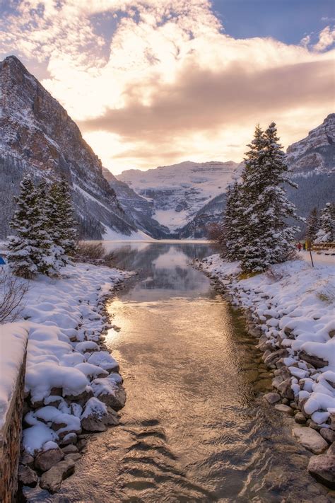 12 Amazing Things To Do In Lake Louise In The Winter The Banff Blog