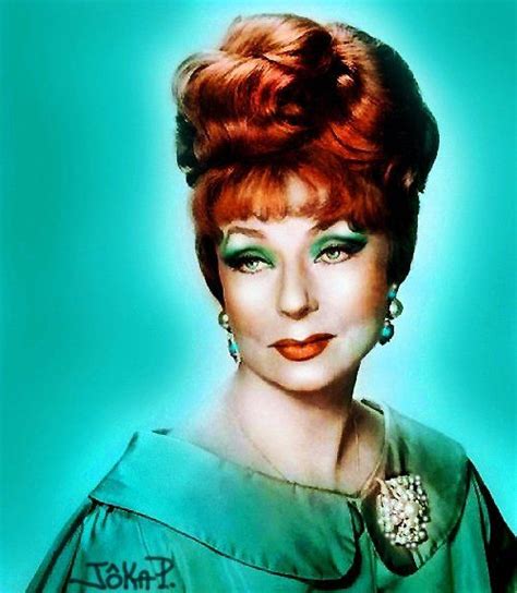 Still Here Agnes Moorehead Bewitched Tv Show Bewitched Elizabeth