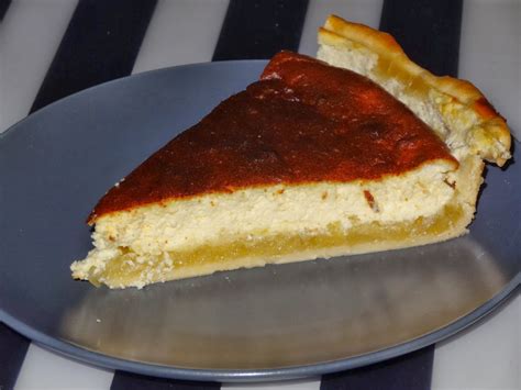 Tarte au fromage blanc sur lit de compote de pommes