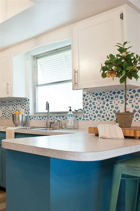 About 160 square feet, as per the national. 5 Low-Cost Ideas for a Kitchen Remodel on a Budget in 2020 ...