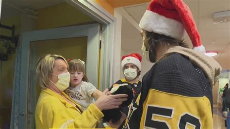 Pittsburgh Penguins Spread Holiday Cheer Deliver Ts To Children At
