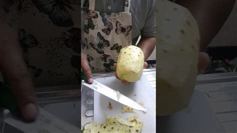 How To Cut And Clean Pineapple Part 1 Youtube
