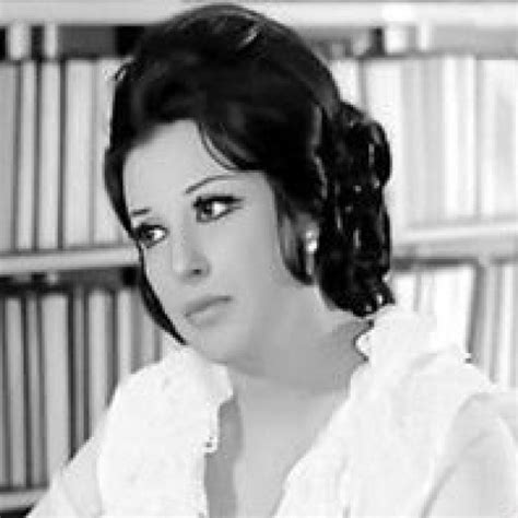 نجاة الصغير مغنيه وممثله مصريه من مواليد سنة 1938 م في القاهره ، اختها الفنانه سعاد حسني ووالدها محمد حسني البابا ، عندما مواضيع ذات صلة بـ : نجاة الصغيرة - غريبه منسيه | دنيا الوطن