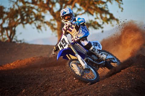 Delivering lots of torque, our power unit makes the bike super easy to use but made to be as light as possible and balanced perfectly to reduce unwanted vibrations, the 54.5mm stroke crankshaft is positioned to ensure it has. 2014 Yamaha YZ125 2-Stroke Review