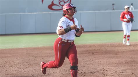 Oklahoma S Jocelyn Alo Named Extra Inning Softball National Player Of