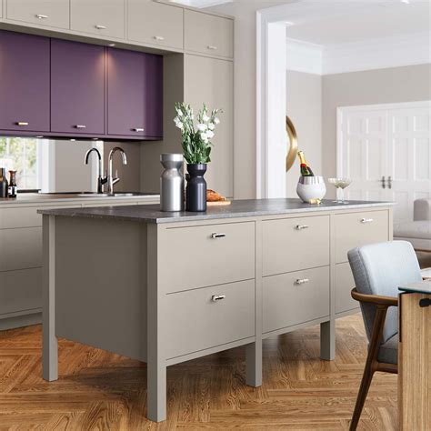 Space although you are changing a lot in your closet by adding a system, chances are you aren't changing the physical space you have to work with. Freestanding Kitchen Islands | Free Standing Furniture ...